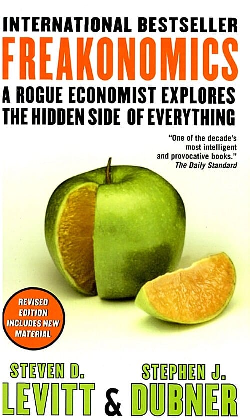 Freakonomics (Paperback) (A Rogue Economist Explores The Hidden Side of Everything- International Bestseller)