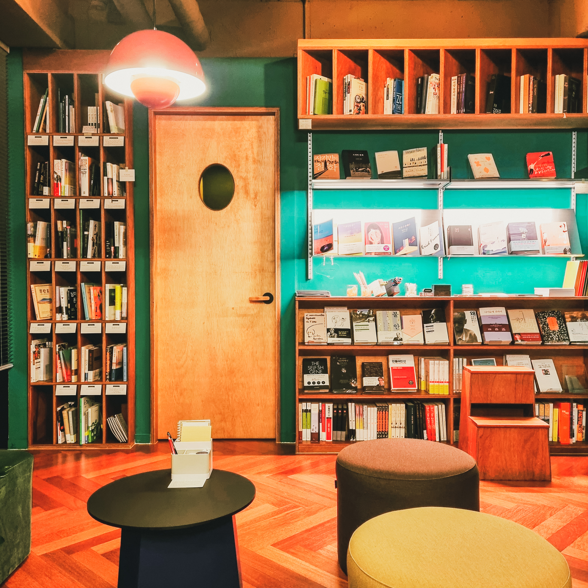 아직 쓰이지 않은 우리들을 위한 아지트