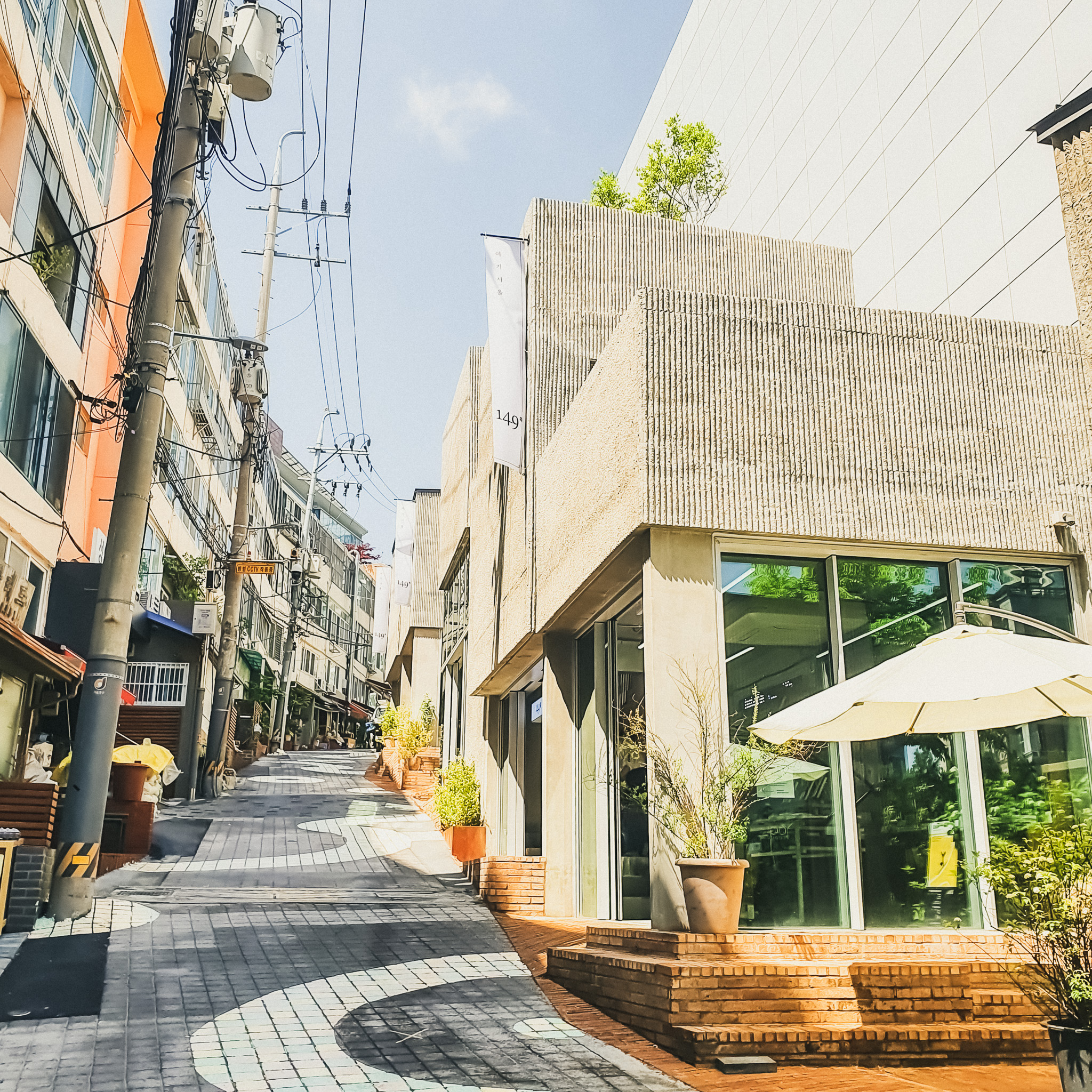 모두의 취향을 담아
함께 만들어가는 책방