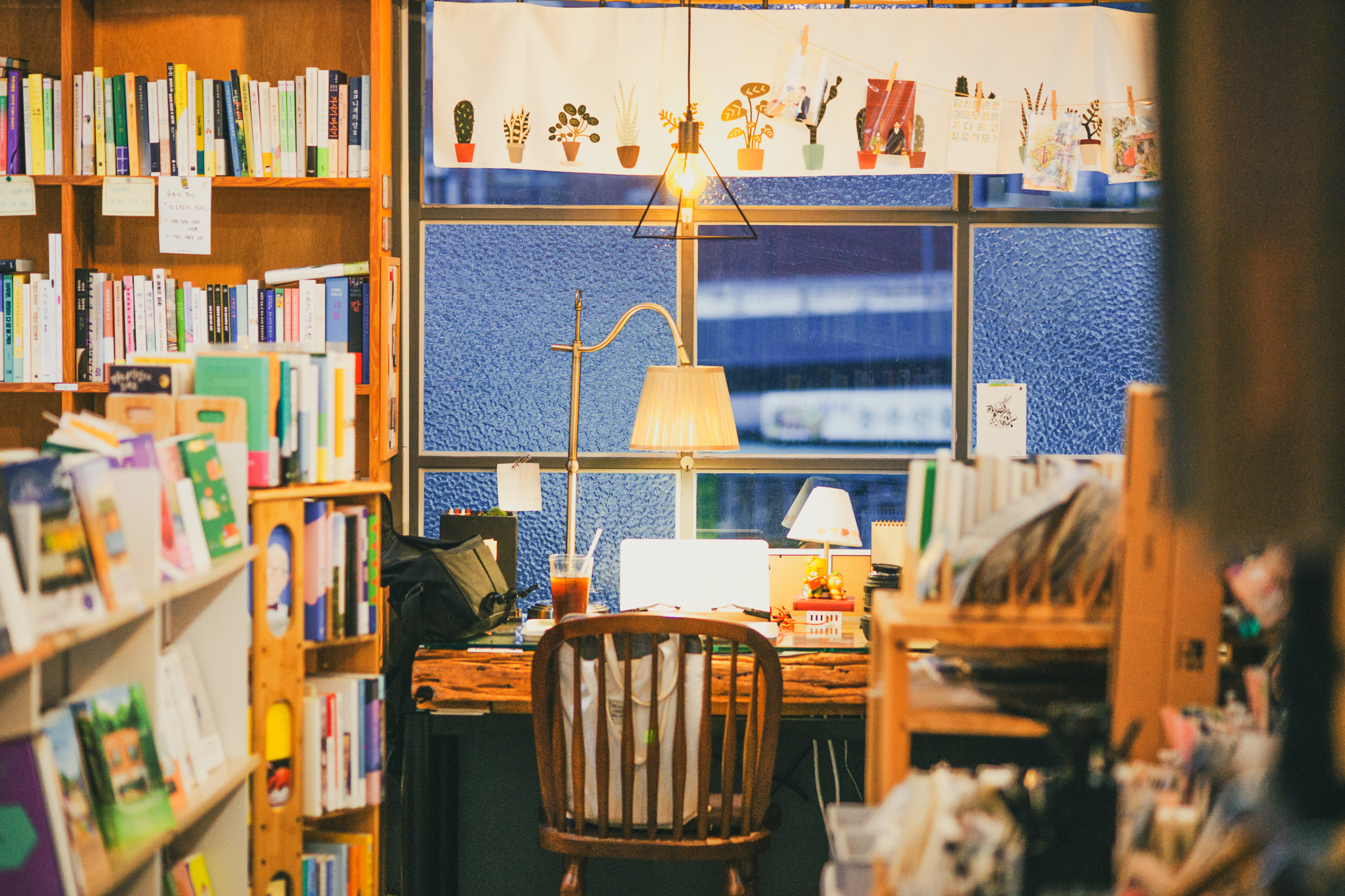 당신의 매일이
따뜻하길 바라는
동네책방