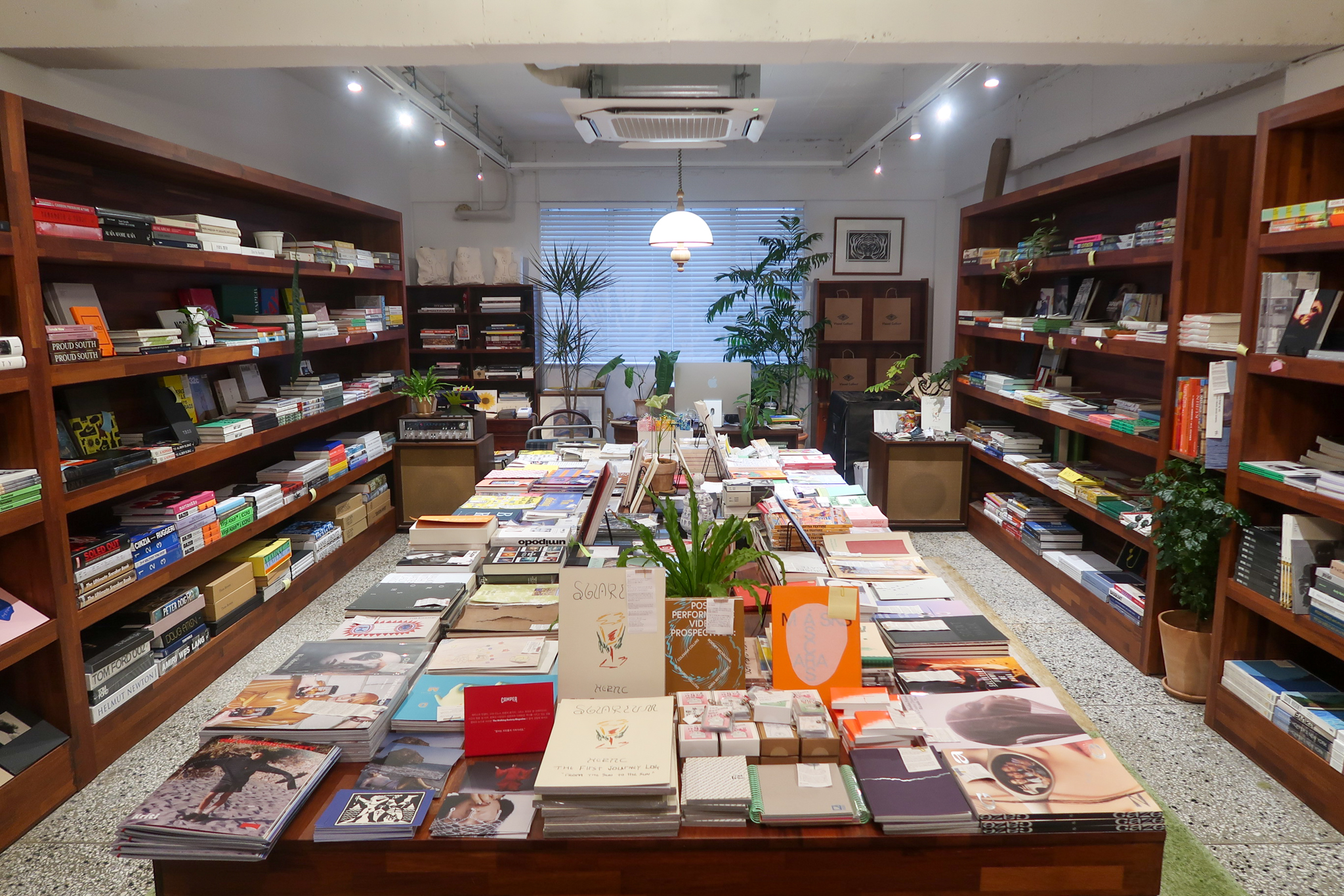 세상 모든 예술적 순간들이
책으로 펼쳐지는 곳