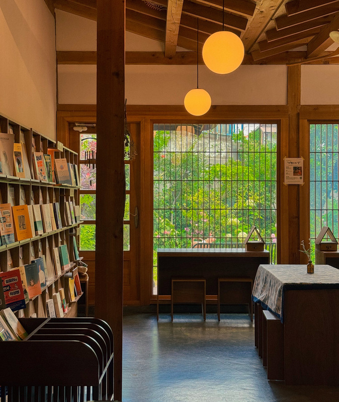 100년 된 나무집에서 건네는 다정한 위로, 심리서점 쓰담