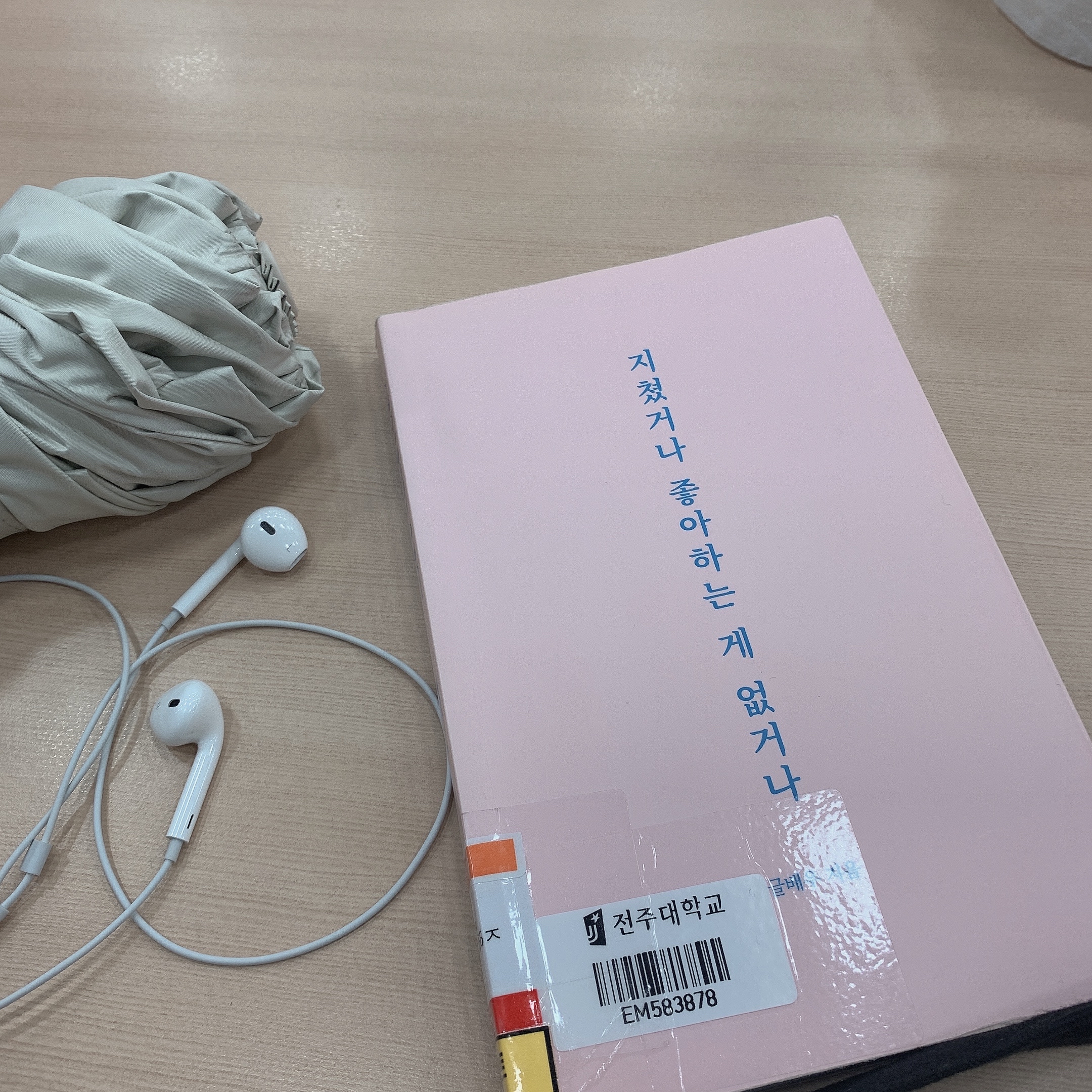 soiii님의 지쳤거나 좋아하는 게 없거나 게시물 이미지