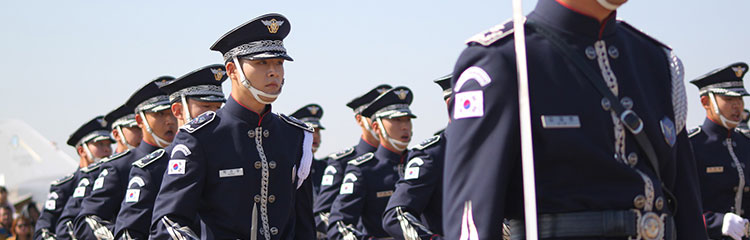 나라가
시끄러워요