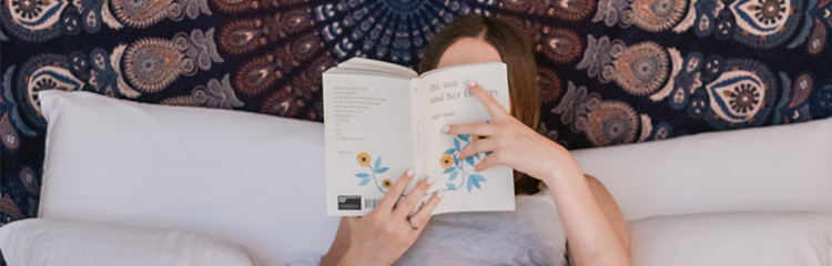 주말에 재미있는
소설을 읽어요