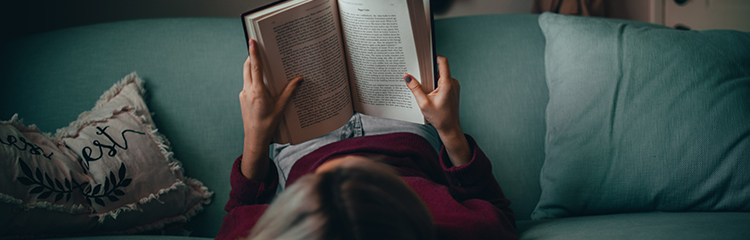 손을 뗄 수 없는 
책을 읽고 싶어요