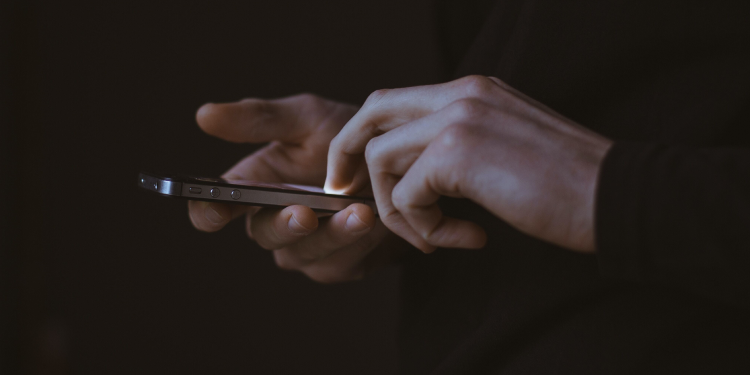 핸드폰을 손에서 
내려놓고 싶어요