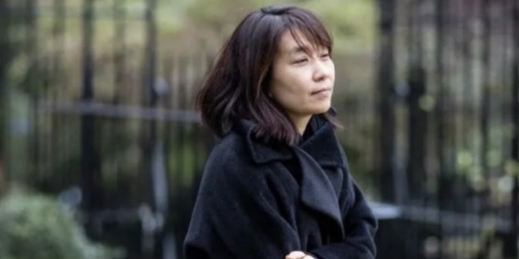 한국 최초로 노벨 문학상을 수상한 한강 작가의 작품