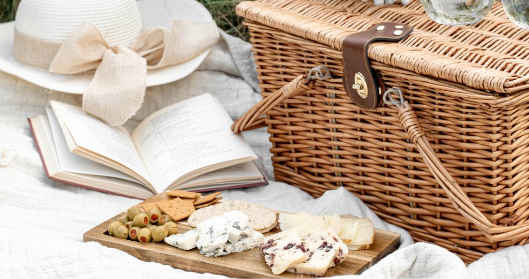 날씨 좋은 날 
잔디밭 위에서 읽을 책